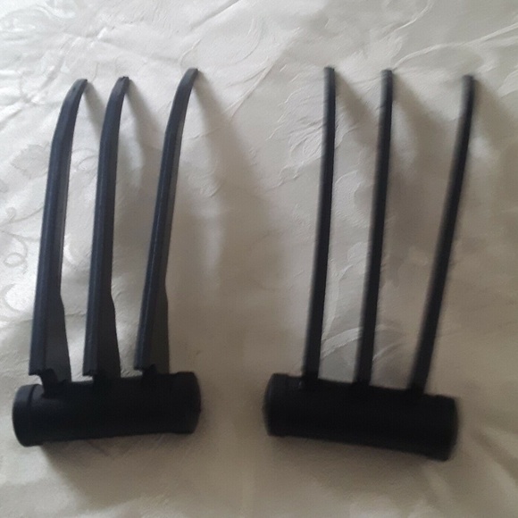 2 Pack X Men Wolverine Foam Claws Black Cosplay Play Toy Halloween New - Picture 1 of 5